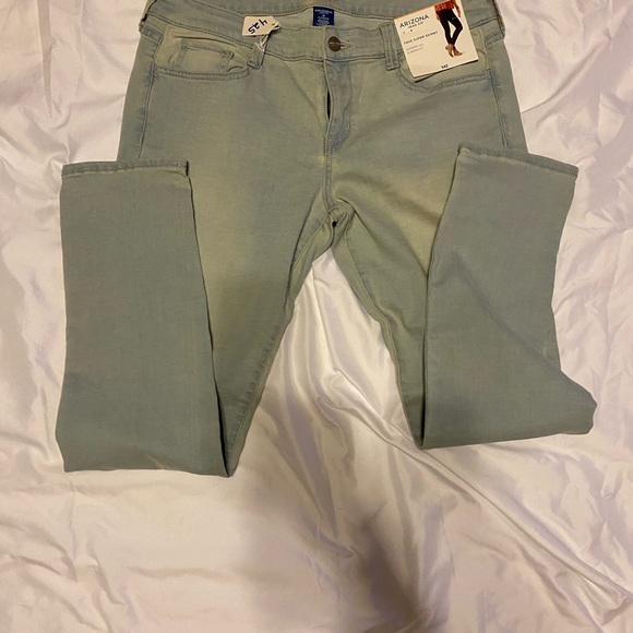 NWT Arizona Jean Co. Denim jeans. Size 13 Juniors. - Picture 4 of 8